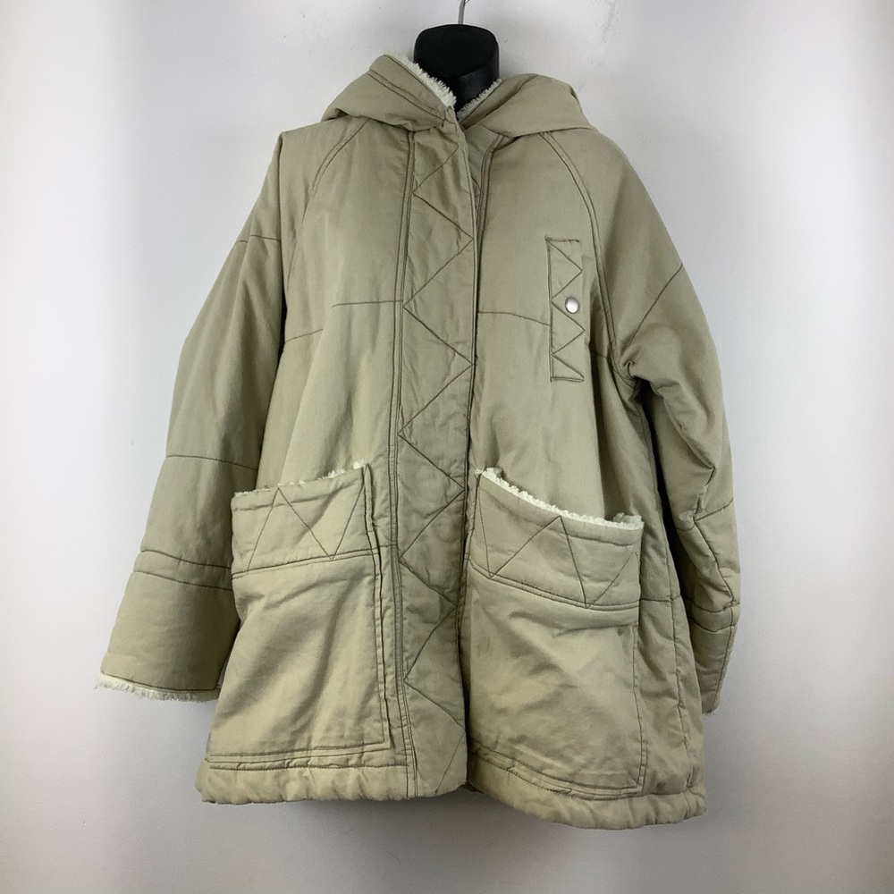 NWT Urban Outfitters Oversized Hooded Quilted Jacket in Khaki